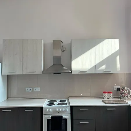 R2 Double With Shared Bathroom * Sliema