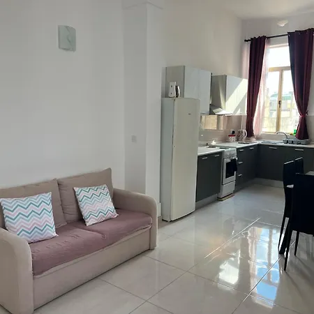 R2 Double With Shared Bathroom * Sliema