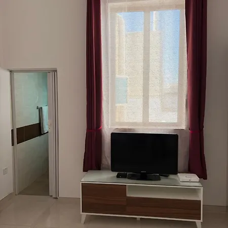 R2 Double With Shared Bathroom