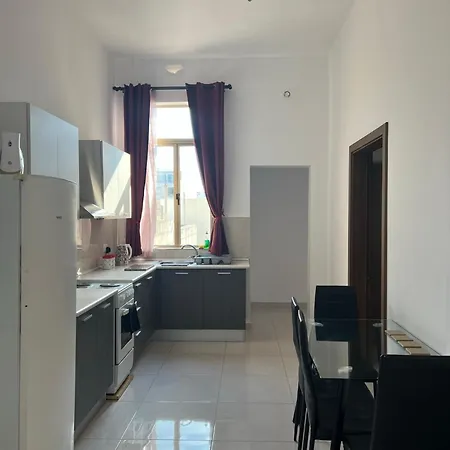 R2 Double With Shared Bathroom Homestay Sliema
