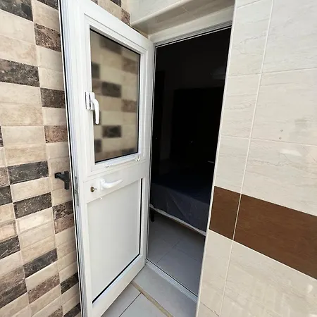 R2 Double With Shared Bathroom
