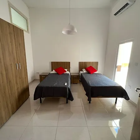 R2 Double With Shared Bathroom Homestay szállás