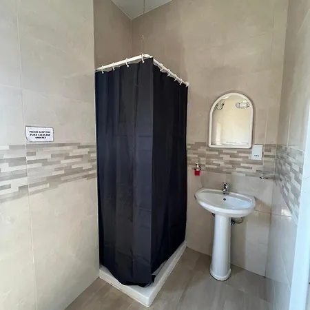 民宿 R2 Double With Shared Bathroom 斯利马