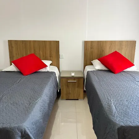 R2 Double With Shared Bathroom * 斯利马